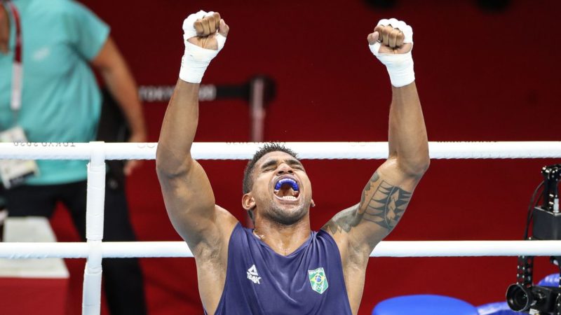 Abner Teixeira garante bronze no boxe ao avançar à semi em Tóquio