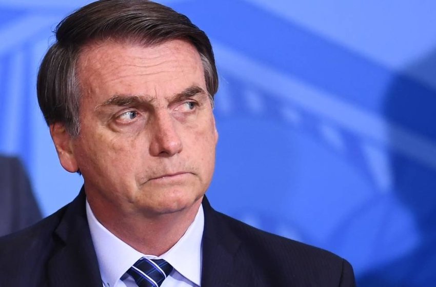 Bolsonaro veta projeto que obriga cobertura de tratamento de câncer