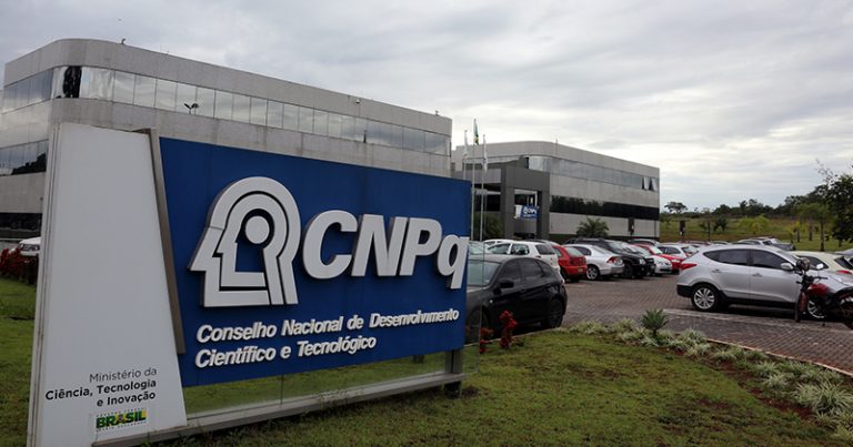 Servidor do CNPq queima e, sem backup, Brasil fica sem a Plataforma Lattes