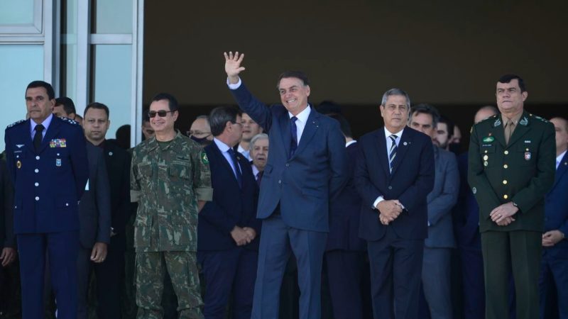 Desfile de carros blindados movimenta Brasília em dia de votação PEC do Voto Impresso