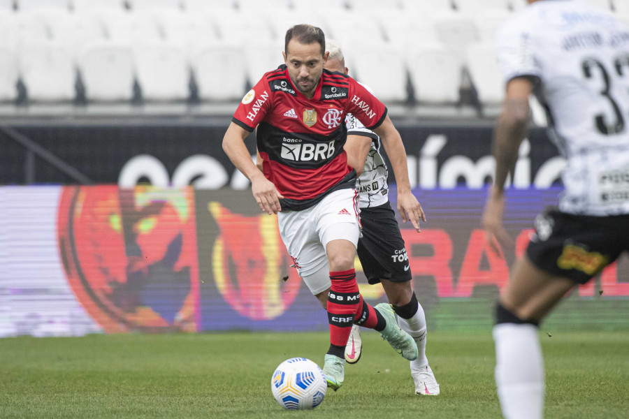 Flamengo vence Corinthians