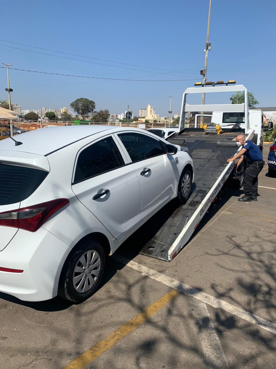 Fiscalização apreende veículos utilizados no transporte irregular de passageiros na capital