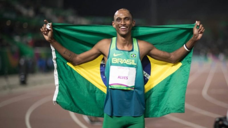 Alisson dos Santos é bronze nos 400 metros com barreira