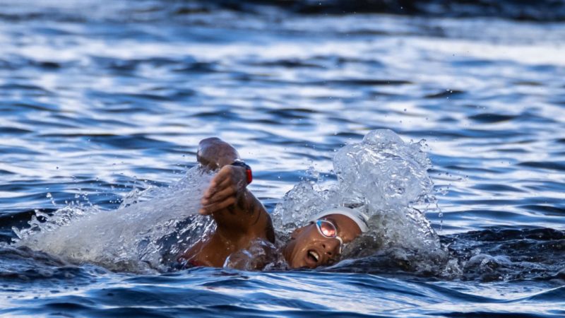 Ana Marcela Cunha é ouro na maratona aquática