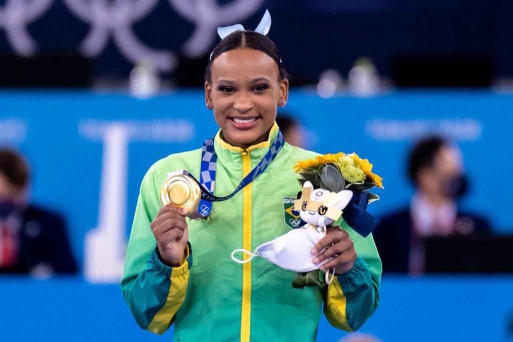 Rebeca Andrade ganha ouro na ginástica artística feminina