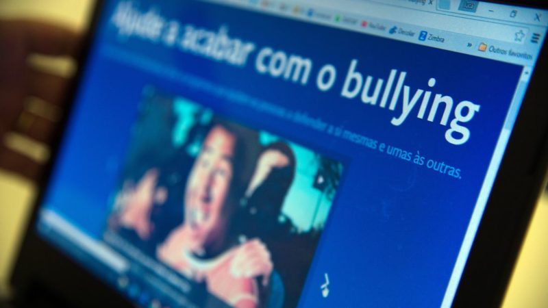 IBGE revela que um em cada dez estudantes já foi ofendido nas redes sociais