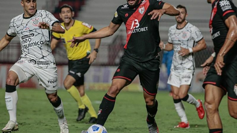 Atlético Goianiense empata com Corinthians em casa