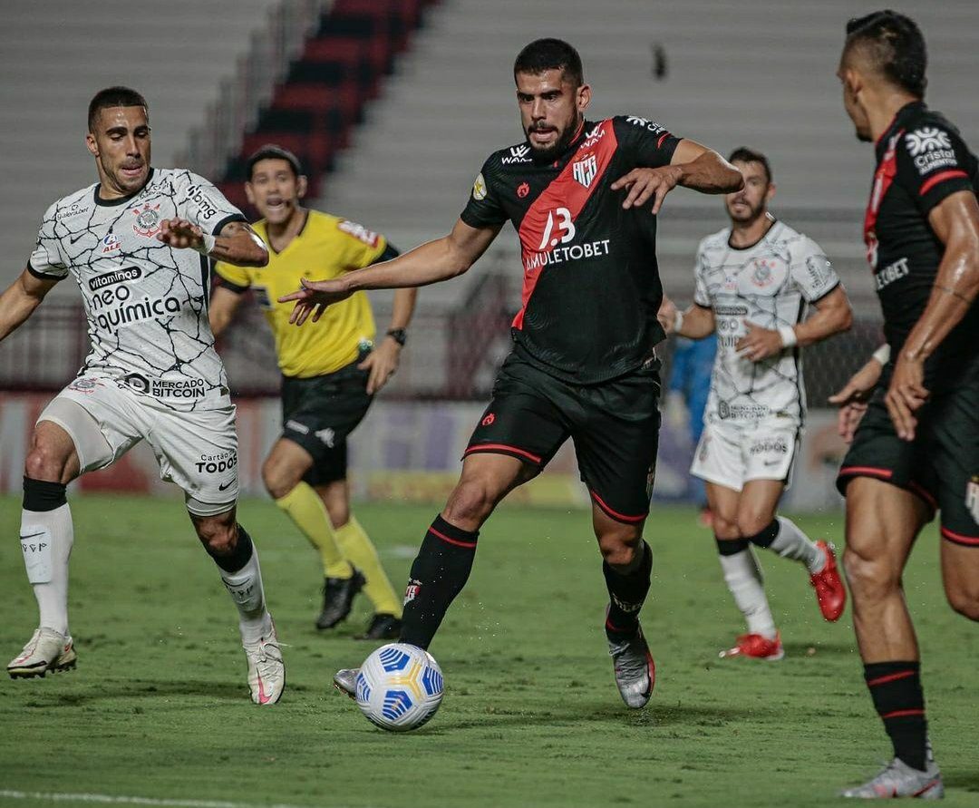 Atlético Goianiense empata com Corinthians em casa