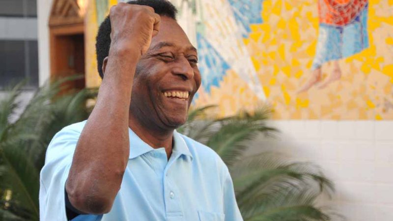 Pelé tem alta da UTI e continua em recuperação no hospital