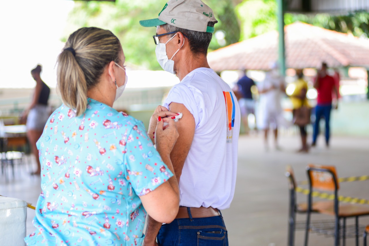 Vacinação contra Covid-19 tem 29 pontos em Goiânia nesta sexta-feira