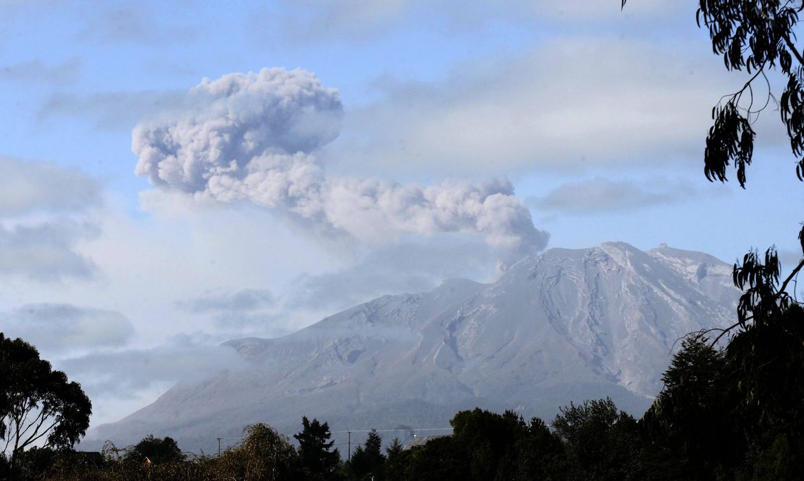 Vulcão Cumbre Vieja entra em erupção no Arquipélago das Canárias