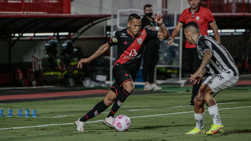 Líder Atlético mineiro tropeça diante do Atlético Goianiense