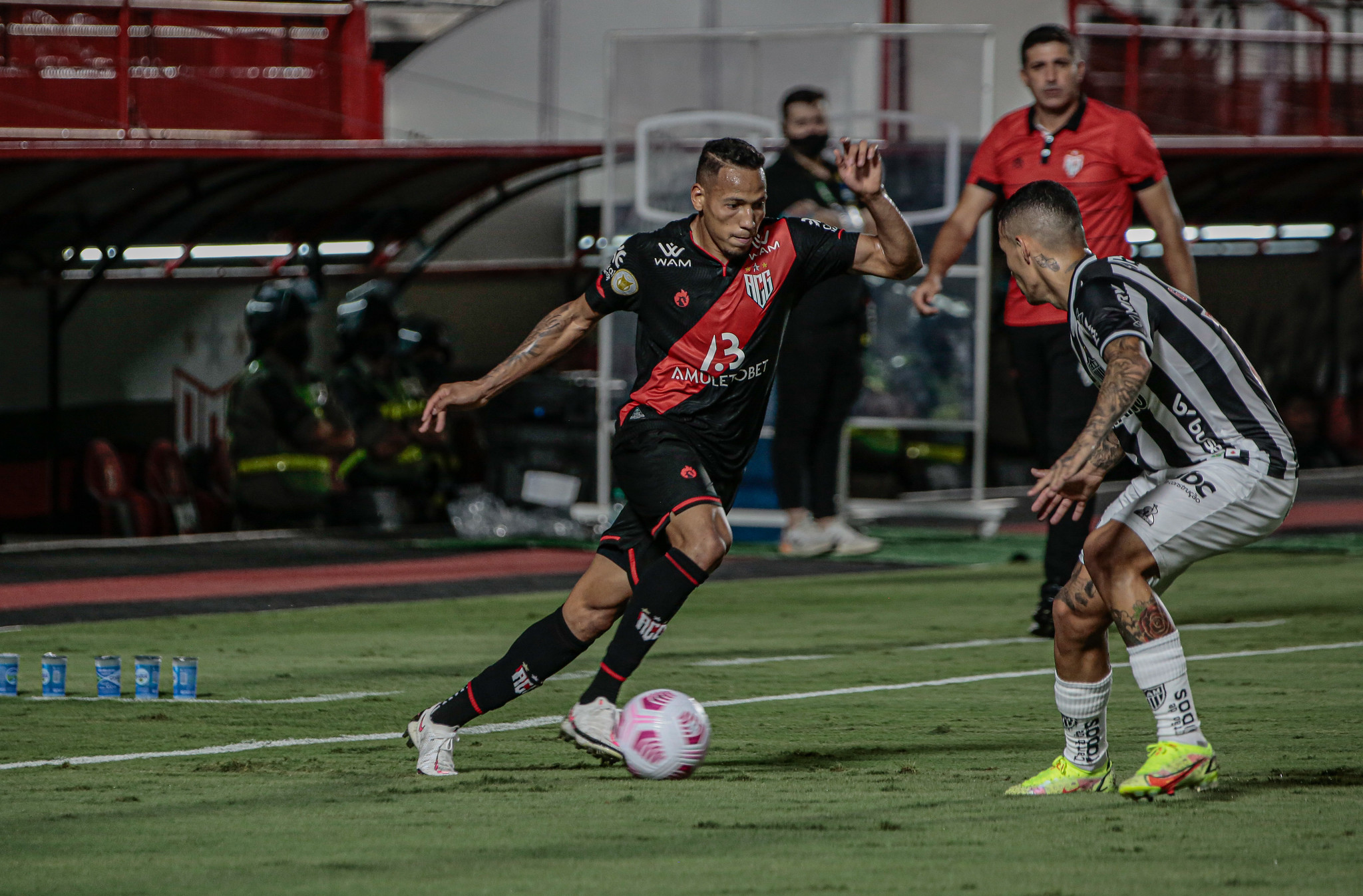 Líder Atlético mineiro tropeça diante do Atlético Goianiense