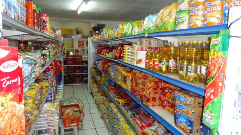 Consumo nos lares brasileiros recua 2,33% em agosto, mostra pesquisa