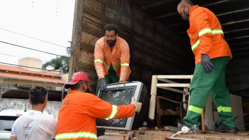 Cata-treco recolhe quase 50 mil itens em 12 meses