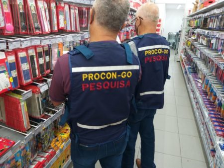 Procon constata variação de até 460% nos preços do material escolar