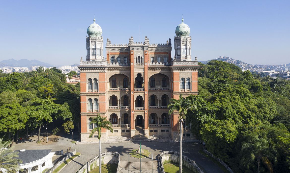 Fiocruz estuda antiviral para combater a covid-19