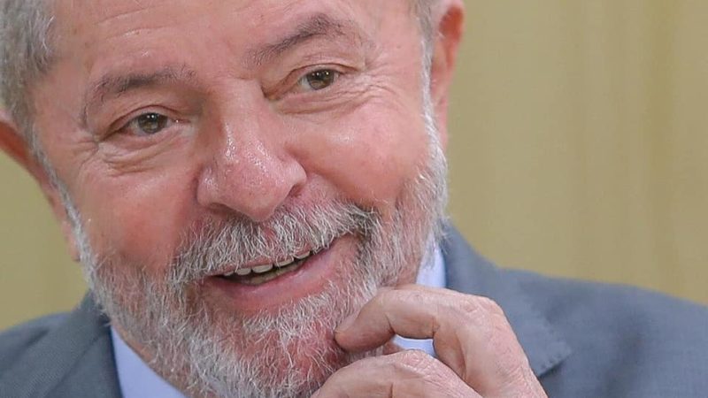 Em seu primeiro dia como presidente, Lula assina 52 decretos e 4 MPs