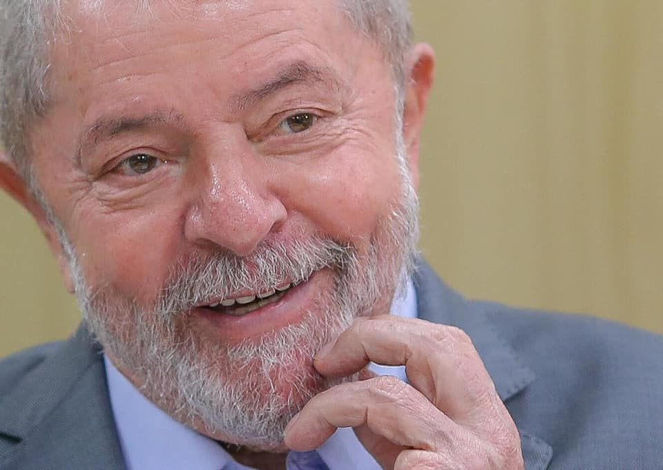 Em seu primeiro dia como presidente, Lula assina 52 decretos e 4 MPs