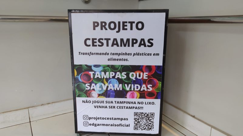 Projeto recolhe tampinhas de plástico para comprar alimentos para famílias carentes