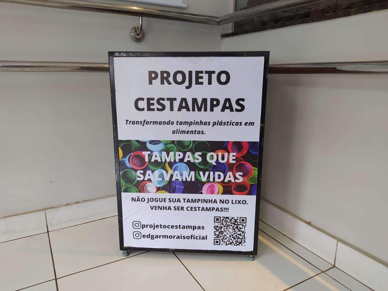 Projeto recolhe tampinhas de plástico para comprar alimentos para famílias carentes