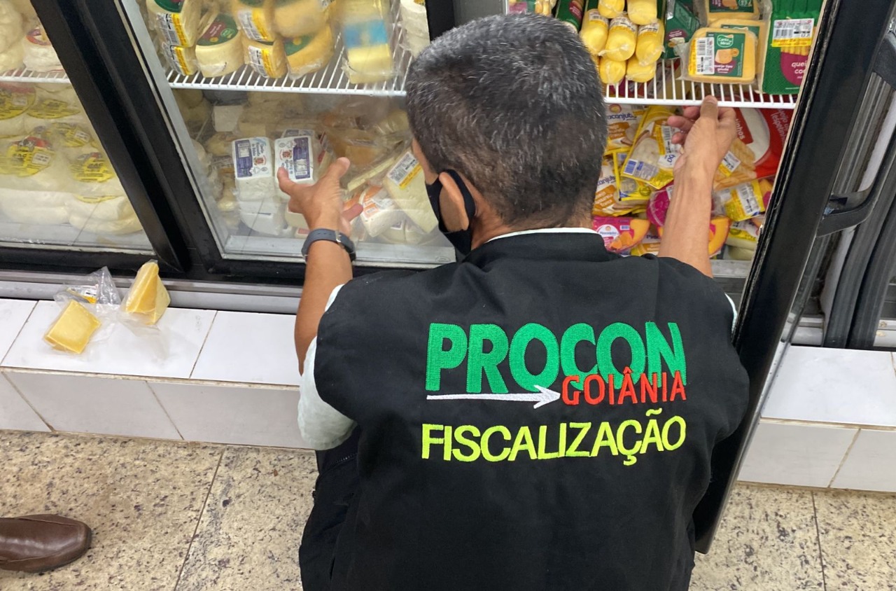 Procon Goiânia autua 31 supermercados por diferença de preço entre gôndola e caixa