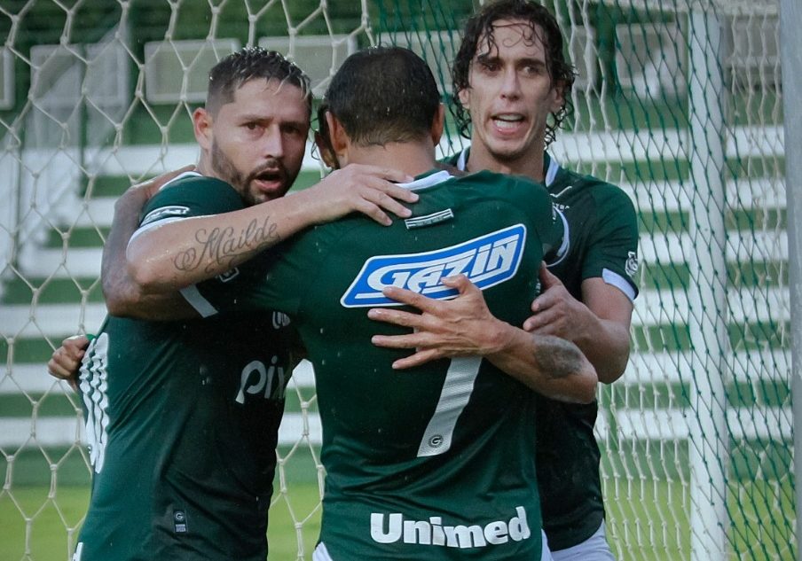 Com gols de Apodi e Vinícius o Goiás Esporte Clube venceu o Goianésia