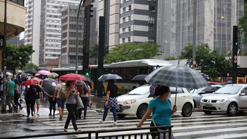 Casos de síndrome respiratória grave tendem a crescer em 23 estados