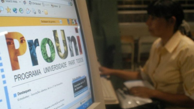 Estudantes têm até esta sexta-feira para se inscrever no Prouni