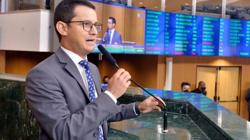 Deputado quer punir com multa invasão a igrejas