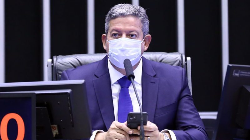 Lira suspende retorno presencial das atividades da Câmara