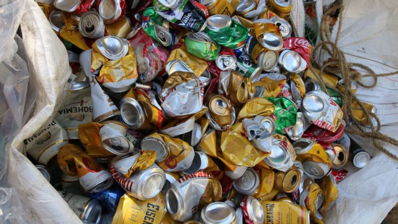 Brasil registra reciclagem de 98,7% de latas de alumínio em 2021