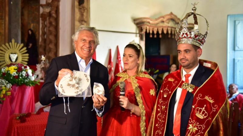 Caiado participa da abertura da Festa do Divino Espírito Santo de Pilar de Goiás