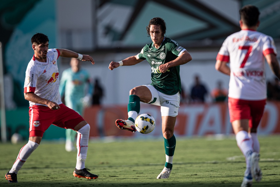 Goiás e Red Bull Bragantino empatam na abertura da 8ª rodada do Brasileirão