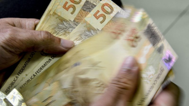 Salário mínimo de R$ 1.320 começa a valer hoje 