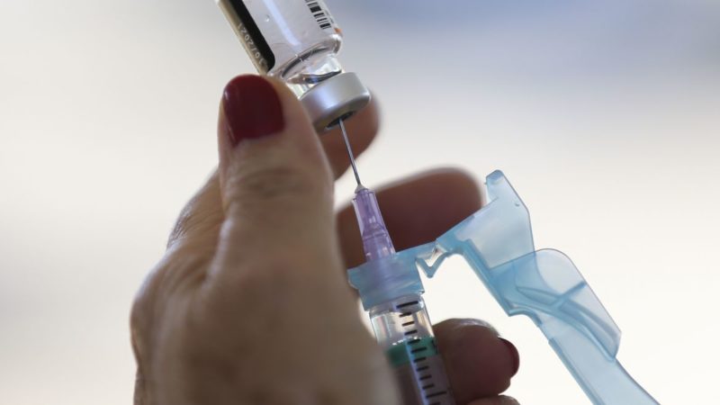 Covid-19: Fiocruz alerta para estagnação na cobertura vacinal