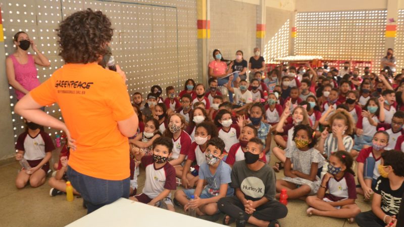 Greenpeace Goiânia leva educação ambiental para escola municipal de Aparecida