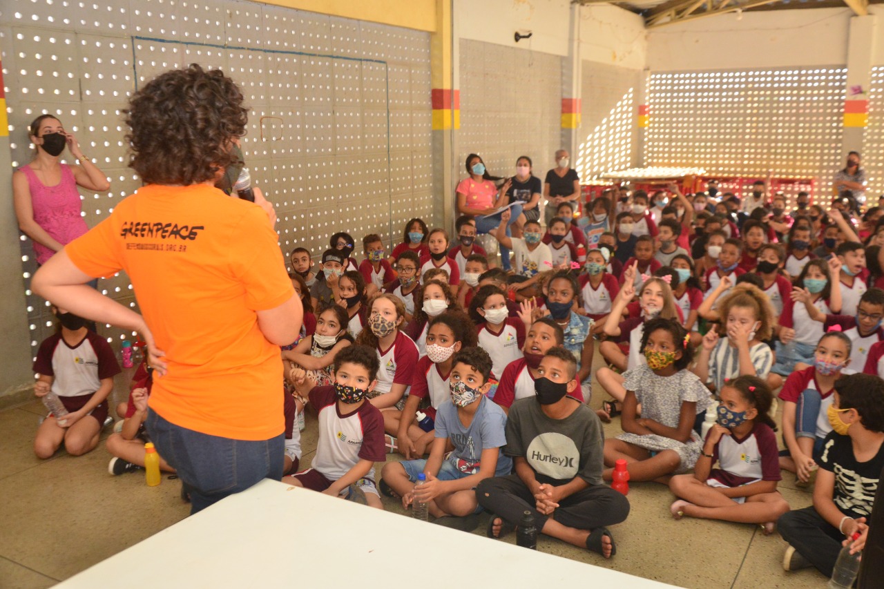 Greenpeace Goiânia leva educação ambiental para escola municipal de Aparecida