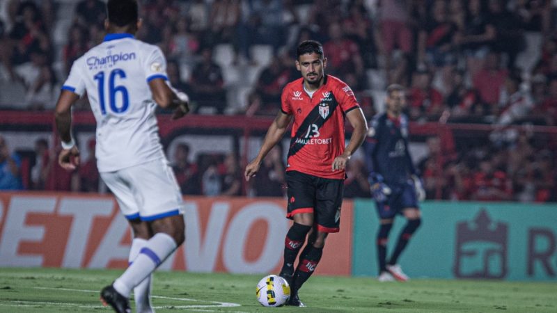 Atlético Goianiense vence Avaí com gol nos acréscimos