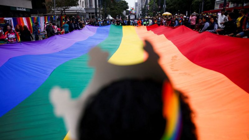 Quatro em cada 10 LGBTQIAP+ já sofreram discriminação no trabalho