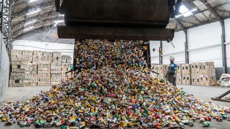 Índice de reciclagem no Brasil é de apenas 4%, diz Abrelpe