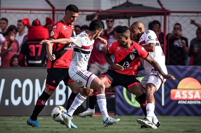 Atlético perde em casa para o São Paulo