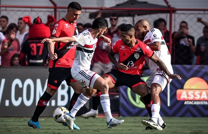 Atlético perde em casa para o São Paulo