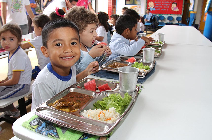 Aluno de escola pública poderá ter segunda refeição garantida