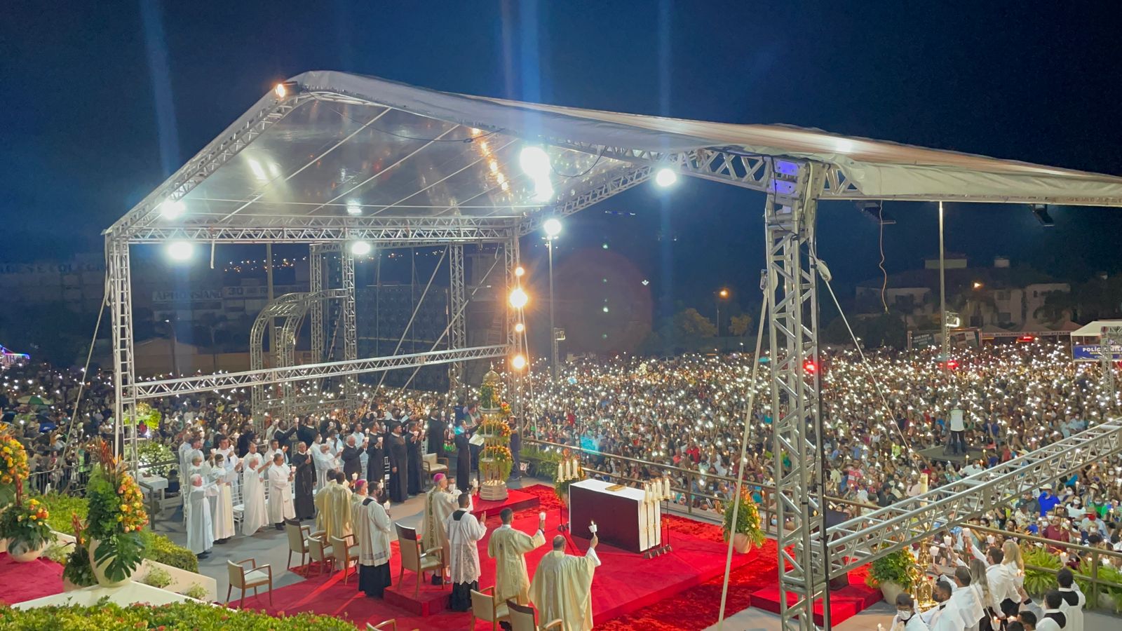 Grande comoção de milhares de devotos marca as celebrações do último dia da Festa do Divino Pai Eterno em Trindade