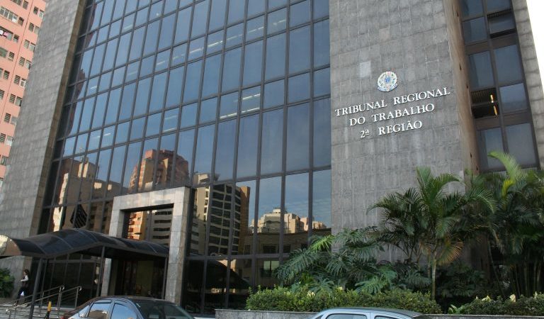 Justiça decide que não existe vínculo trabalhista entre advogado e escritório