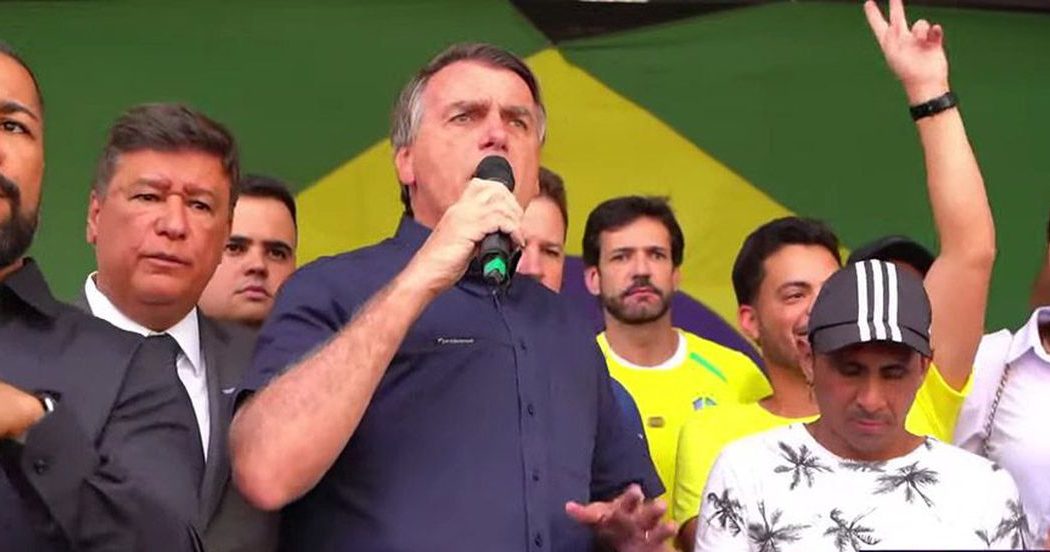 Em comício, Bolsonaro defende excludente de ilicitude para policiais