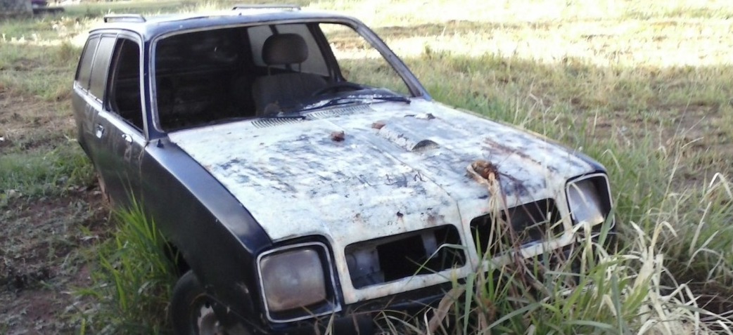 Prefeitura pede autorização da Câmara para retirar e leiloar carros abandonados nas ruas