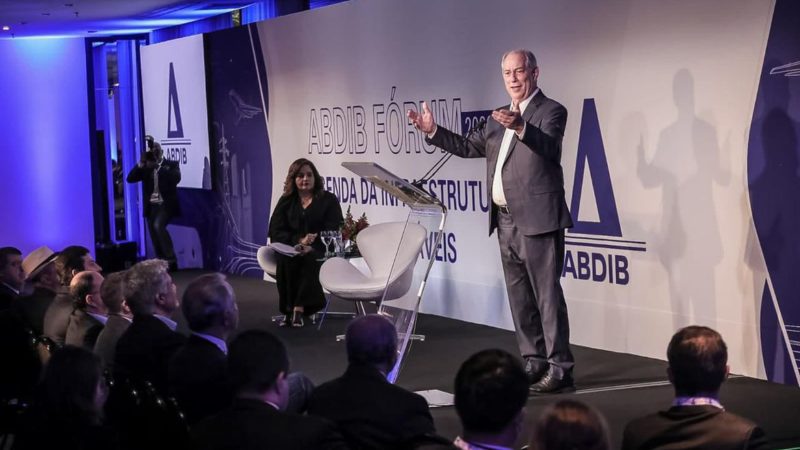 Ciro Gomes pede ajuda de empresários para debater modelo econômico