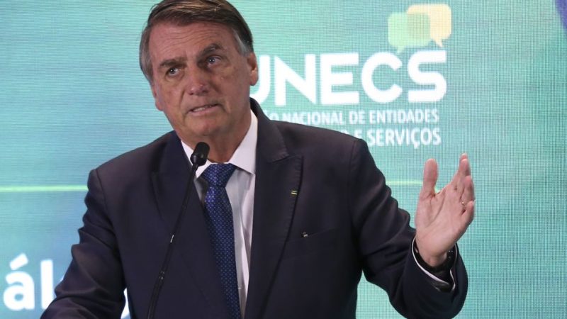 Bolsonaro diz que reajustará salário de servidores públicos em 2023